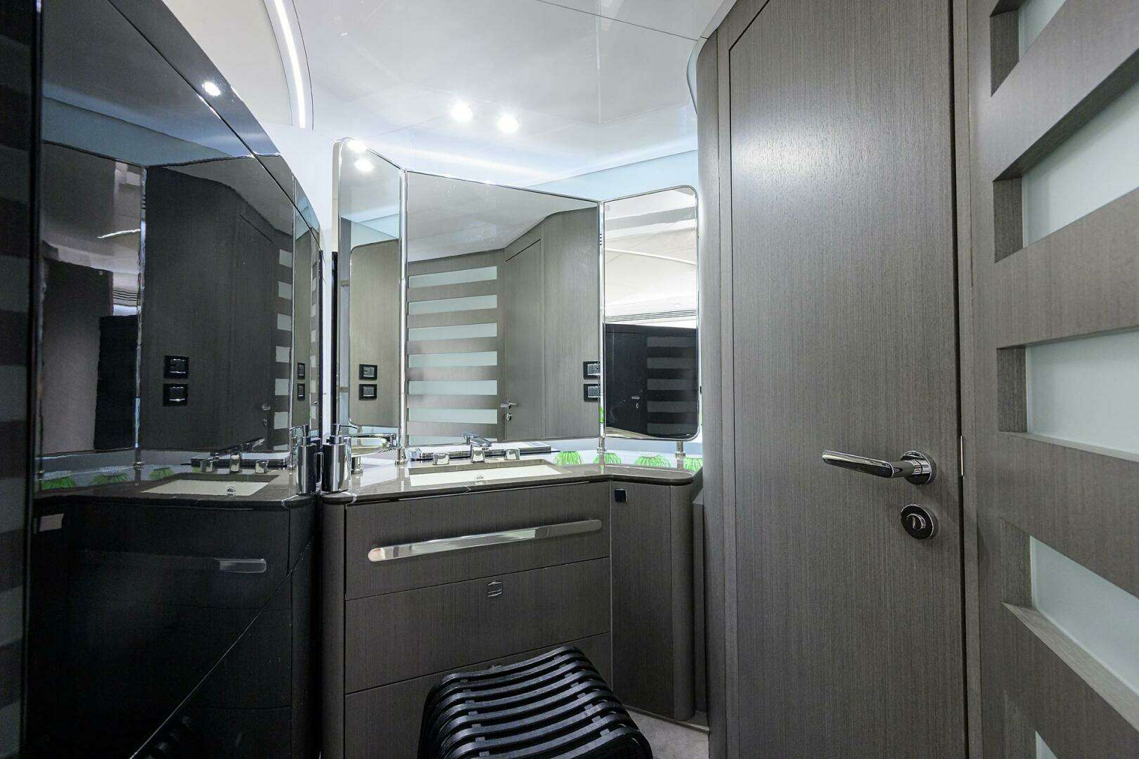 2019 Azimut S7 - Image 99