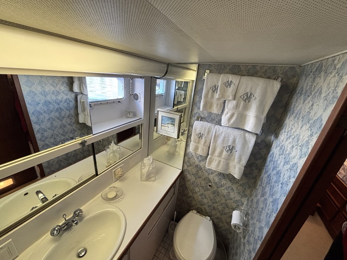 1979 Hatteras Motor Yacht - Image 35