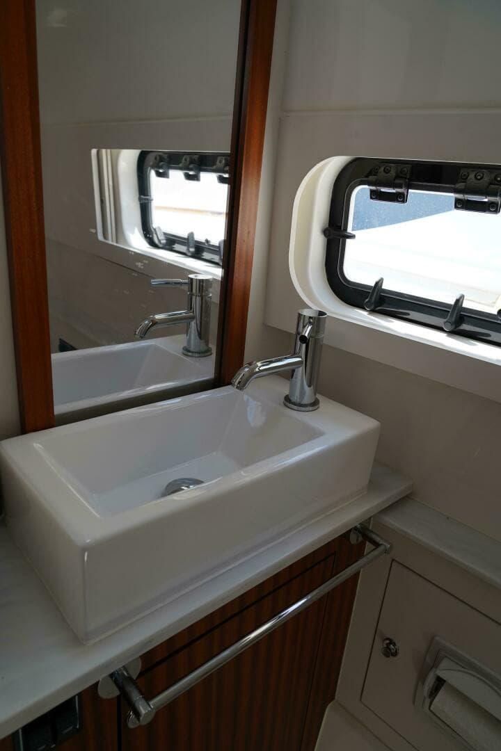 2022 Pursuit 428 - Image 20
