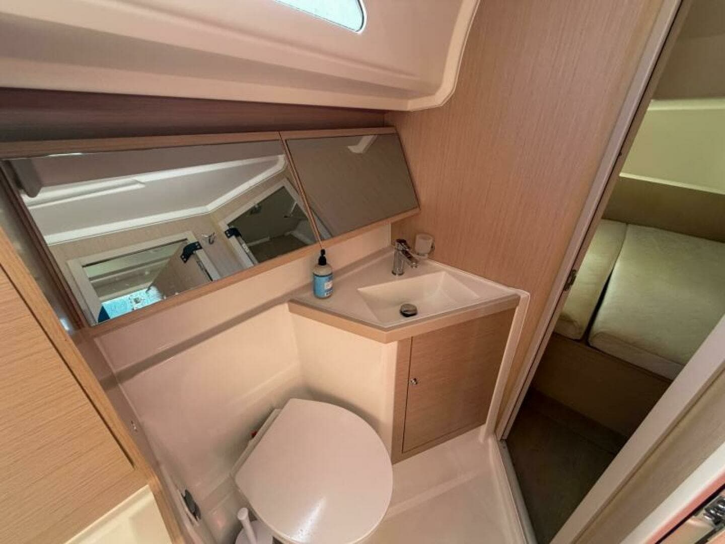 2022 Beneteau 40.1 - Image 19