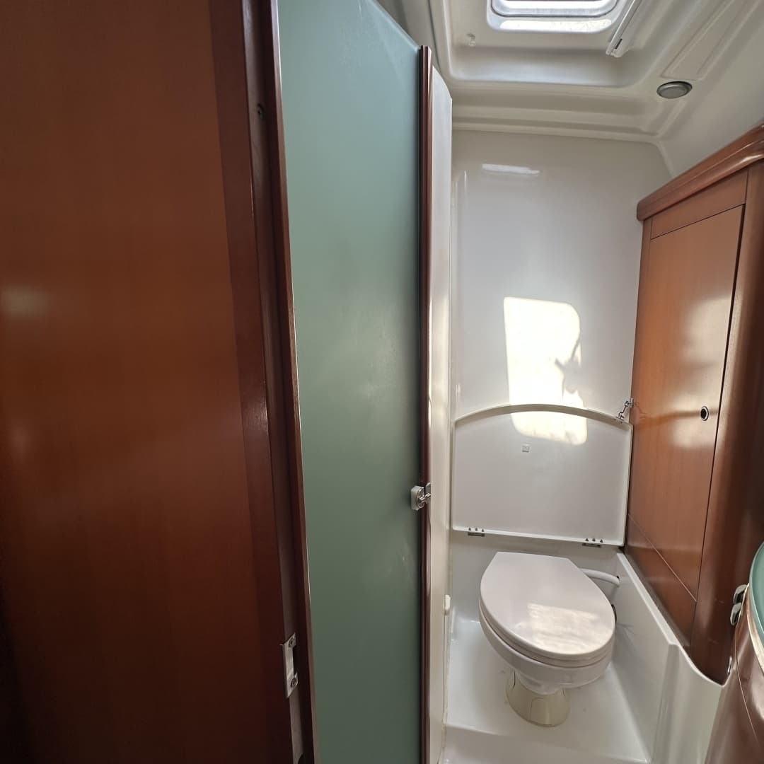 2006 Beneteau 523 - Image 18