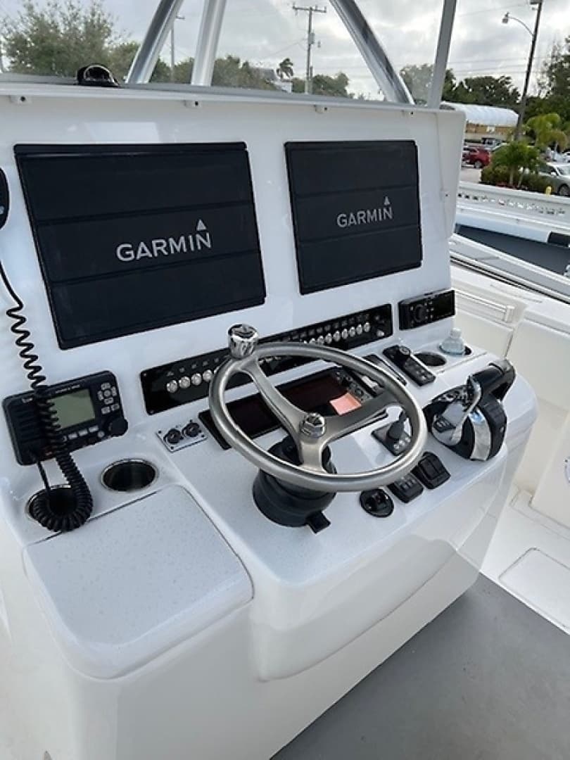 2019 Contender Center Console - Image 5