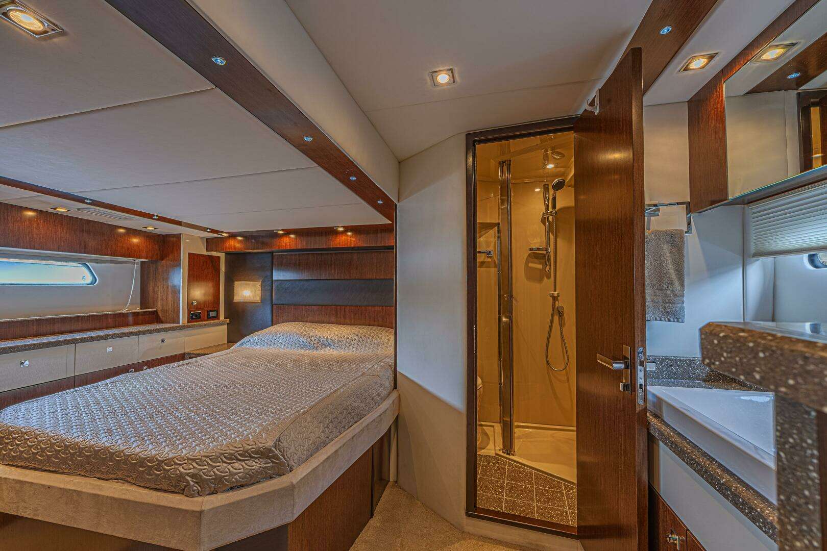 2012 Cruisers Yachts 48 Cantius - Image 34