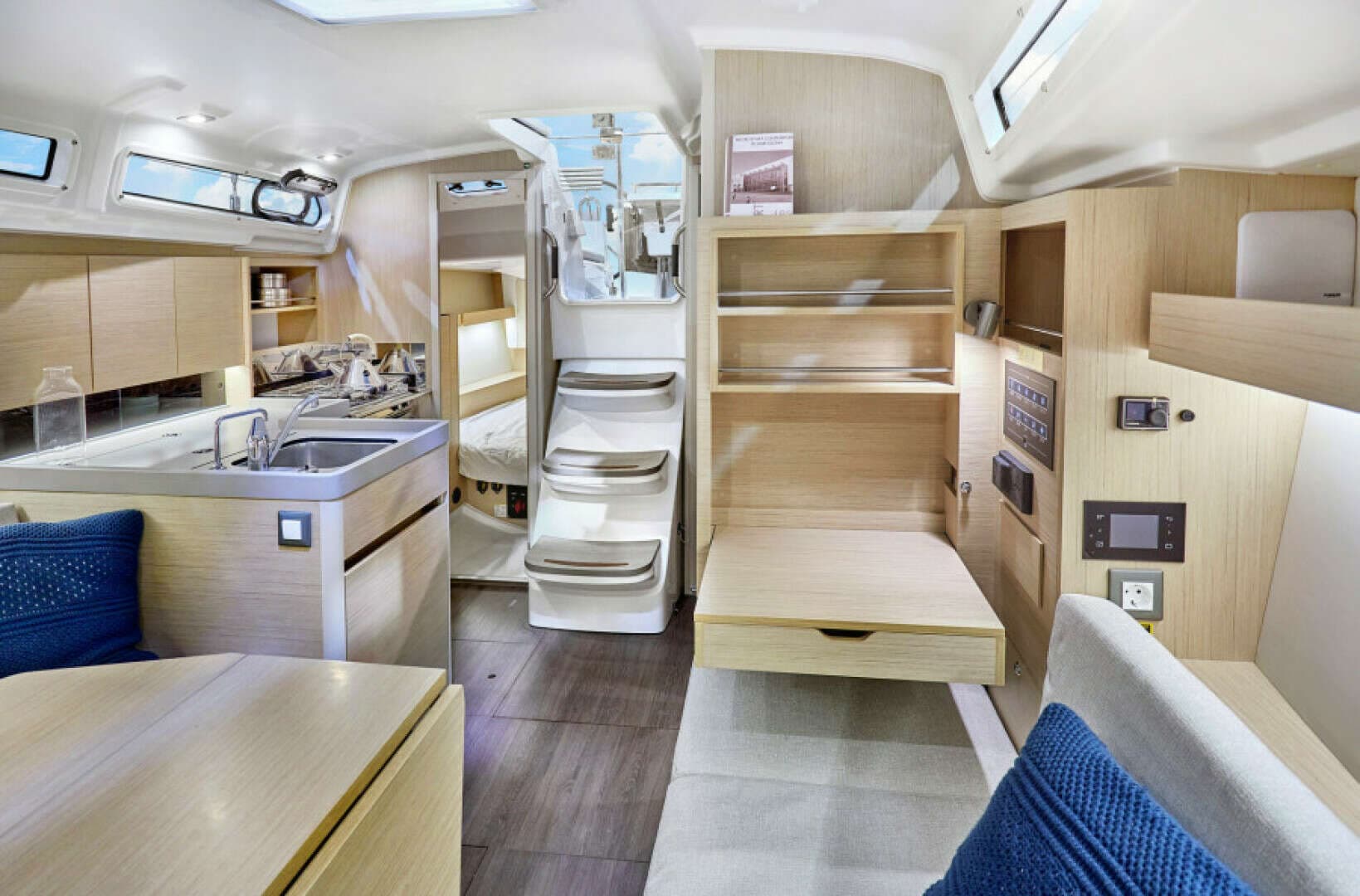 2026 Beneteau Oceanis 34.1 SWING KEEL - Image 10