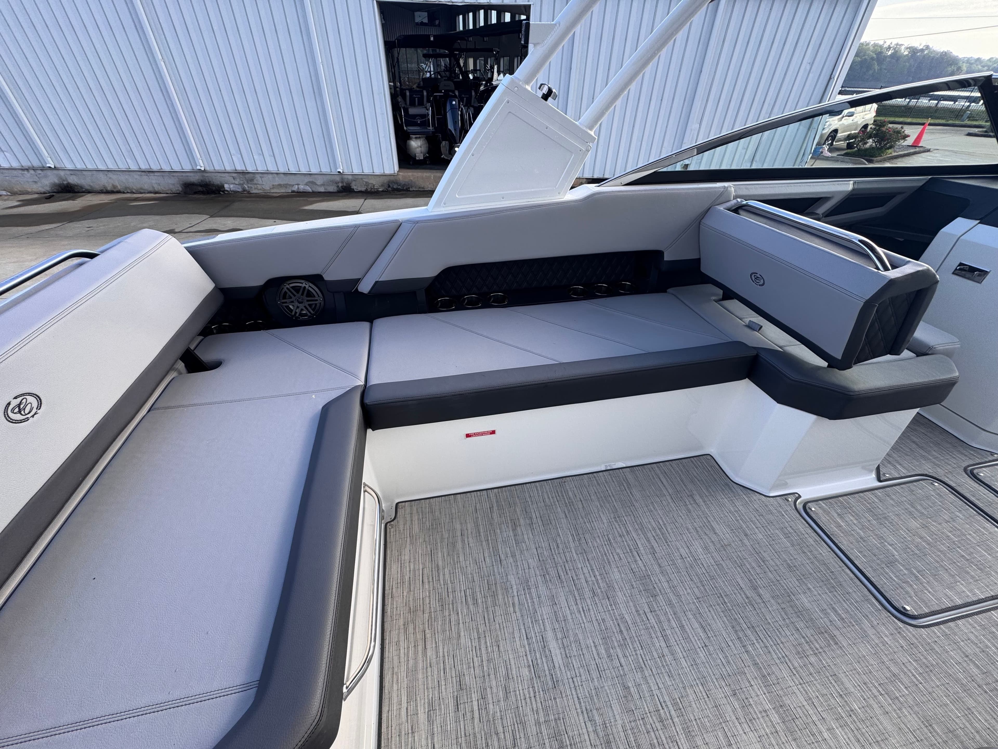 2023 COBALT R8 - Image 13