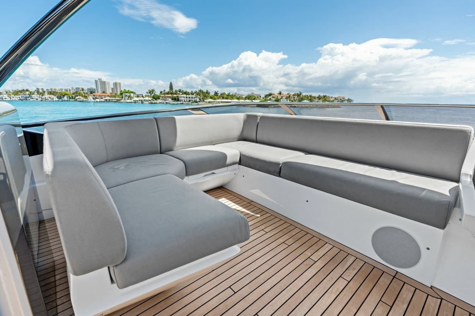 2026 Sunseeker 88 Yacht - Image 29