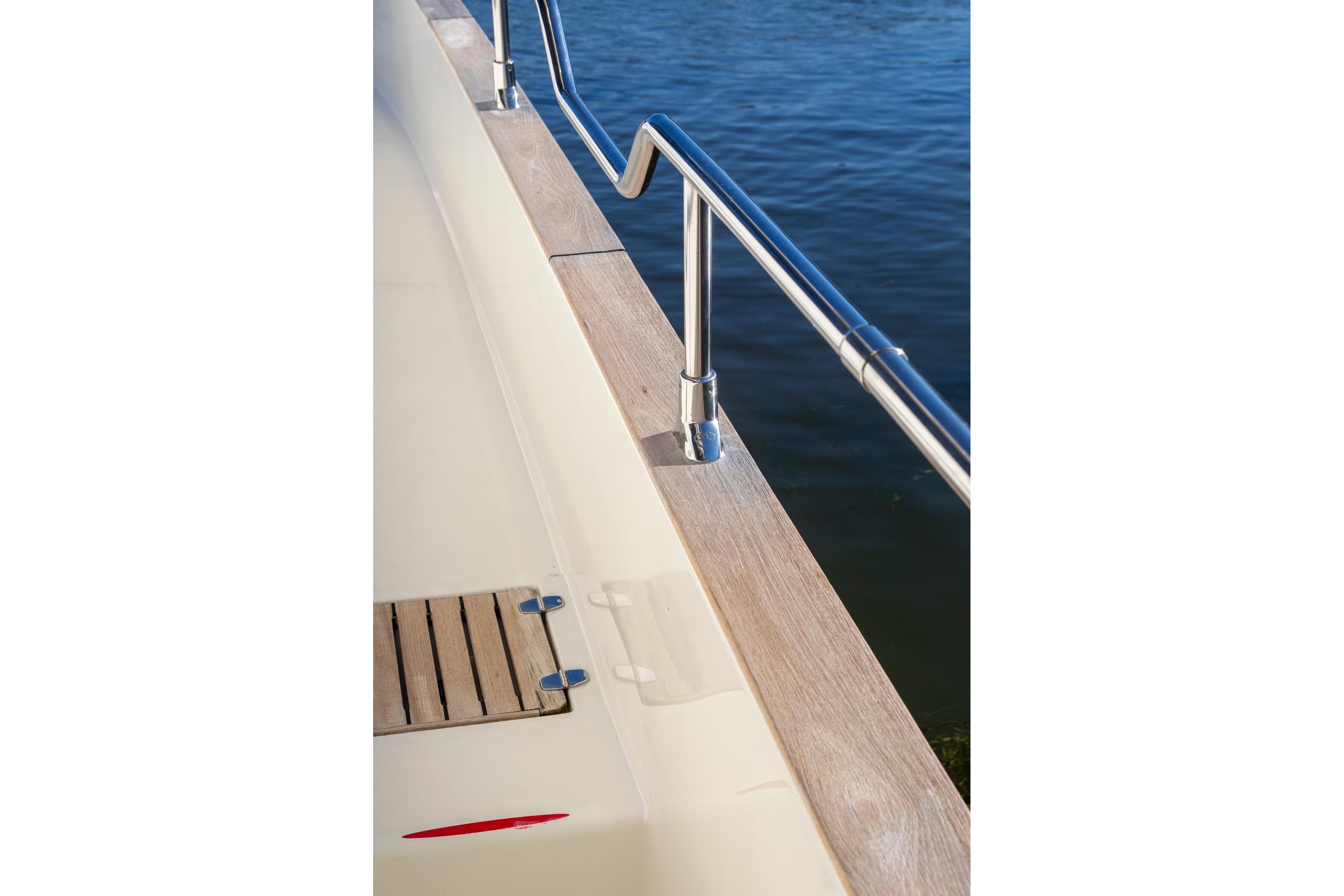 Cranchi Eco Trawler 53 Long Distance 2018, deck railing and wooden flooring detail.