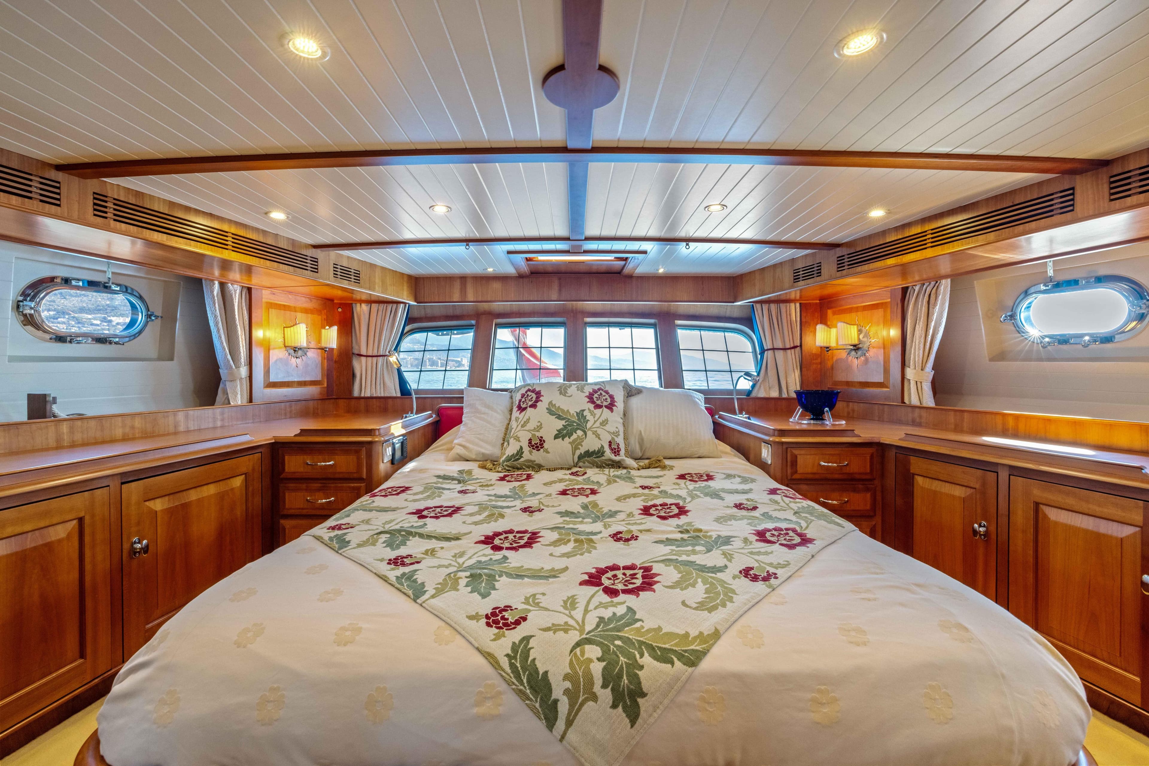 Luxurious Jongert 31 yacht bedroom interior, featuring elegant wood finishes and floral bedding, 2001 model.