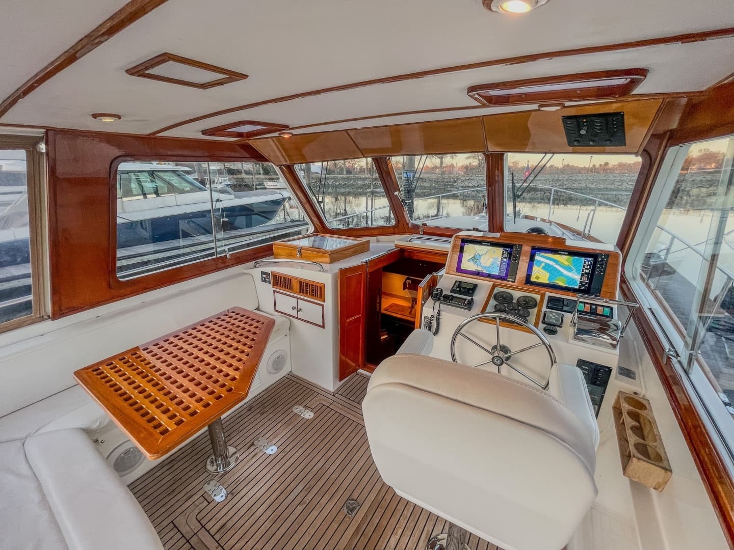 2001 Grand Banks Eastbay 38 HX - Image 20