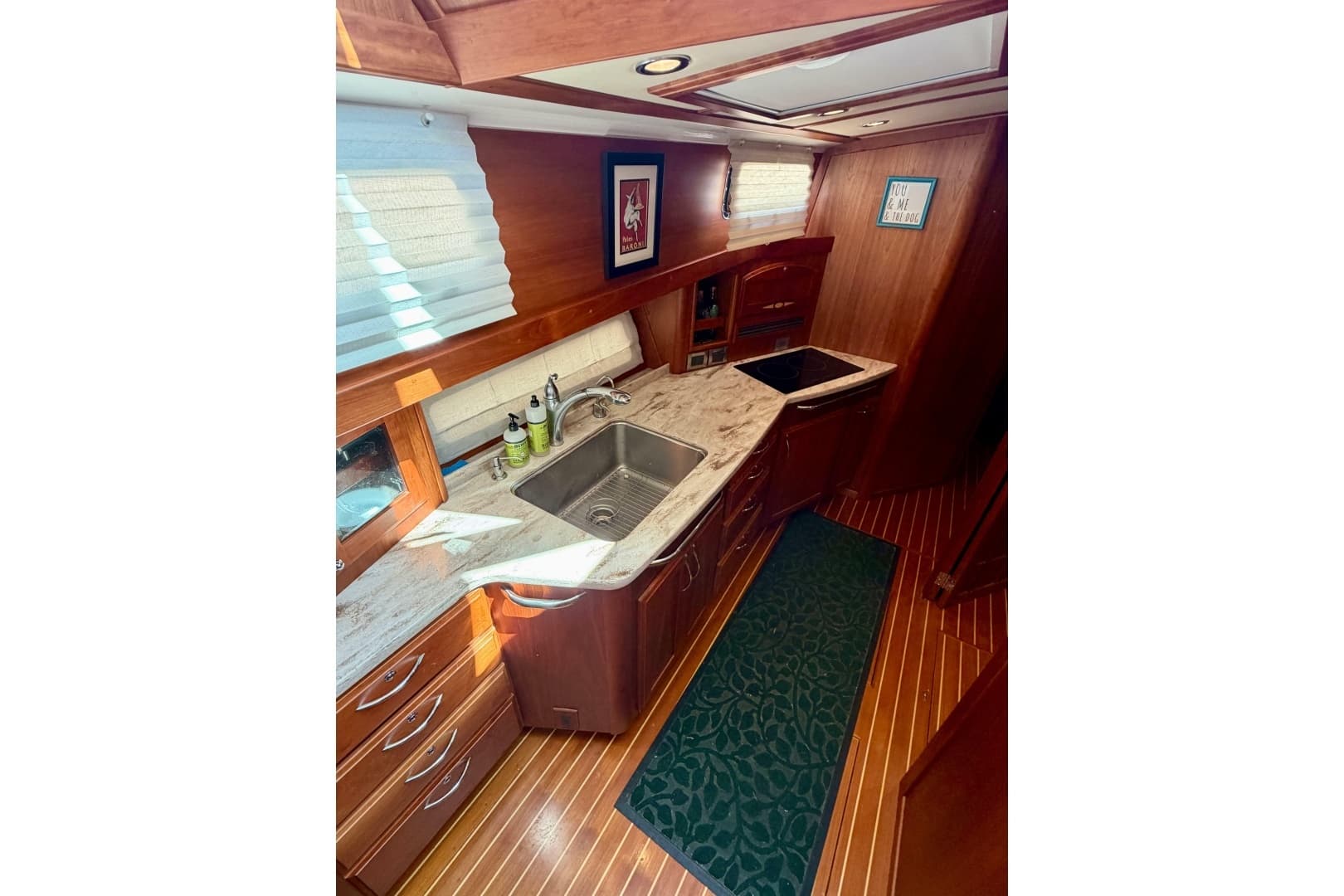 2016 Sabre 48 Salon Express - Image 23