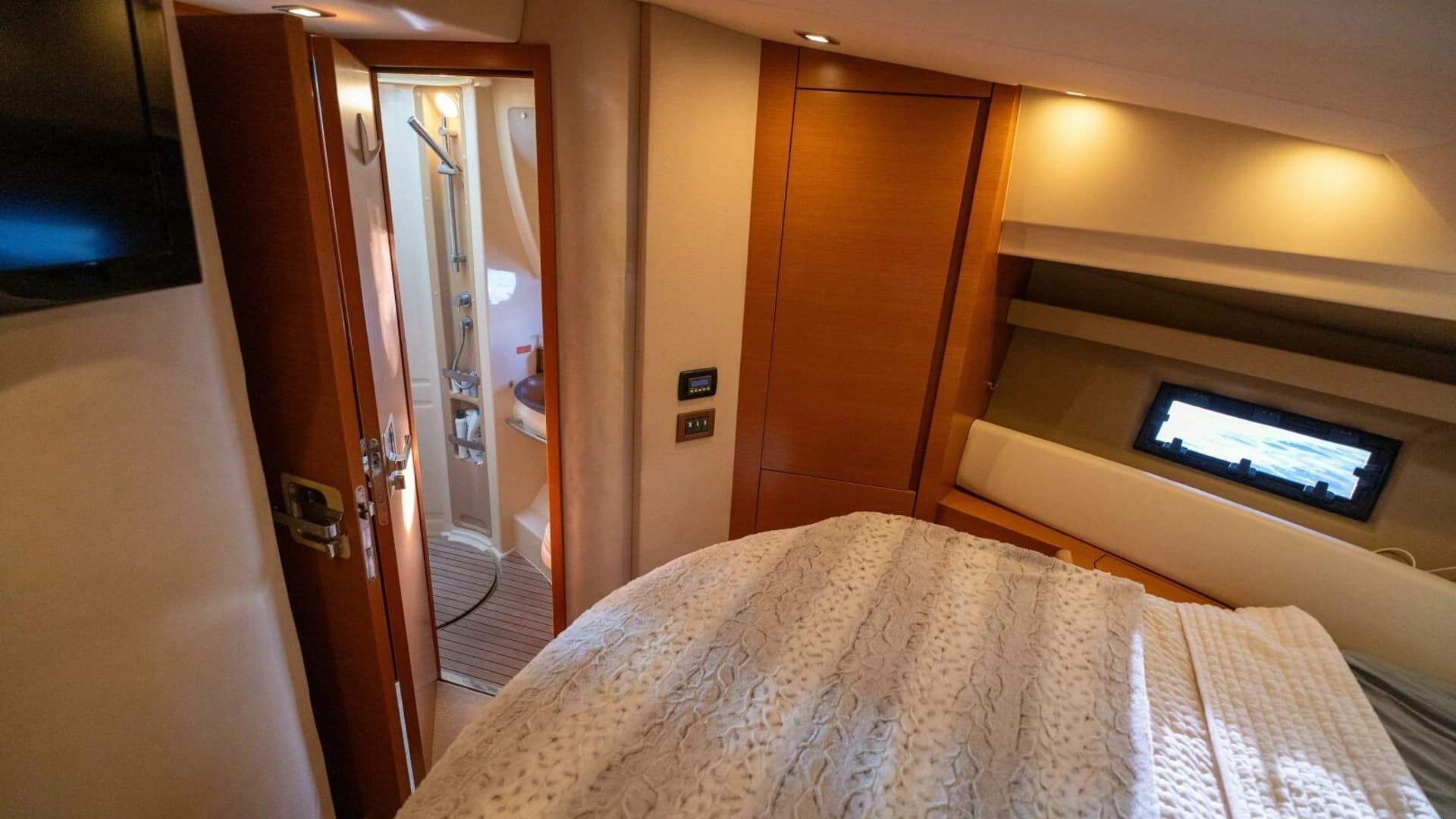 2013 Azimut 40 Flybridge - Image 50
