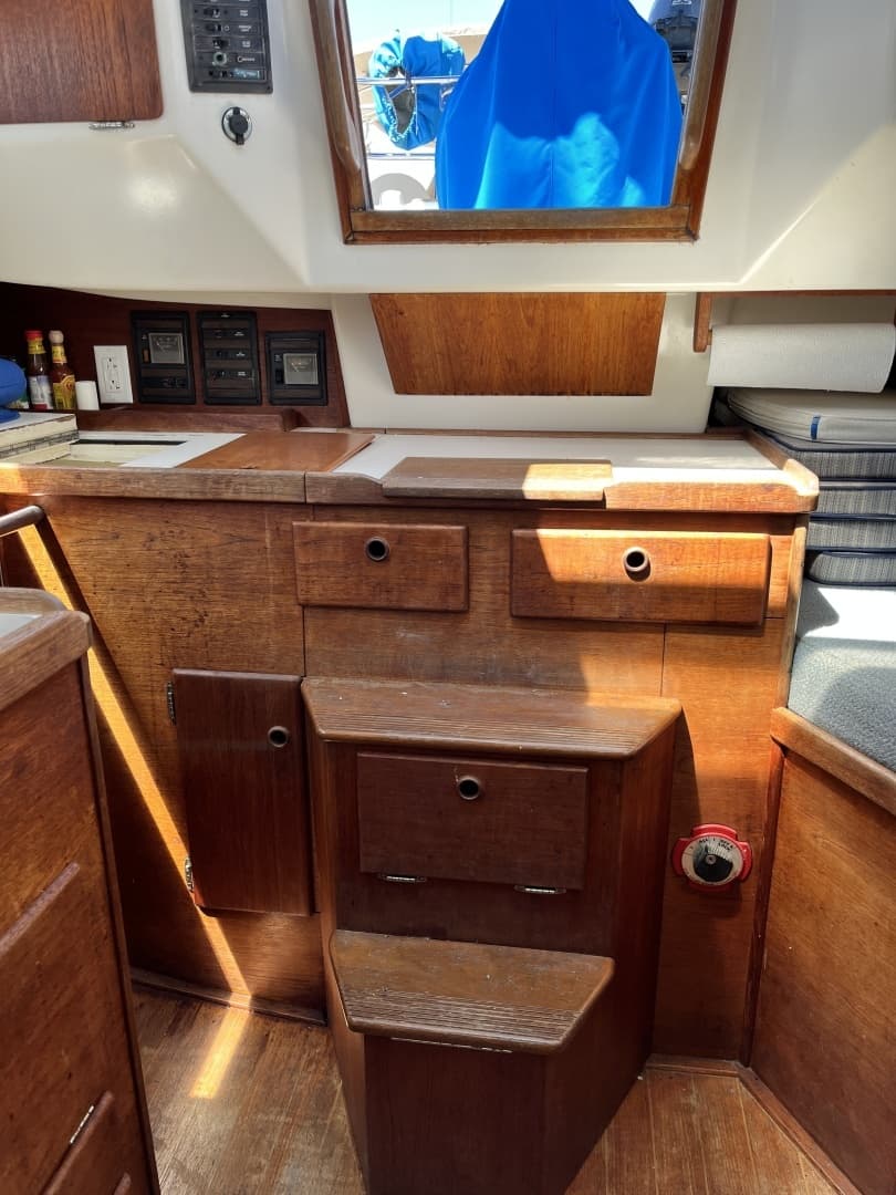 1984 Sabre 34 - Image 17