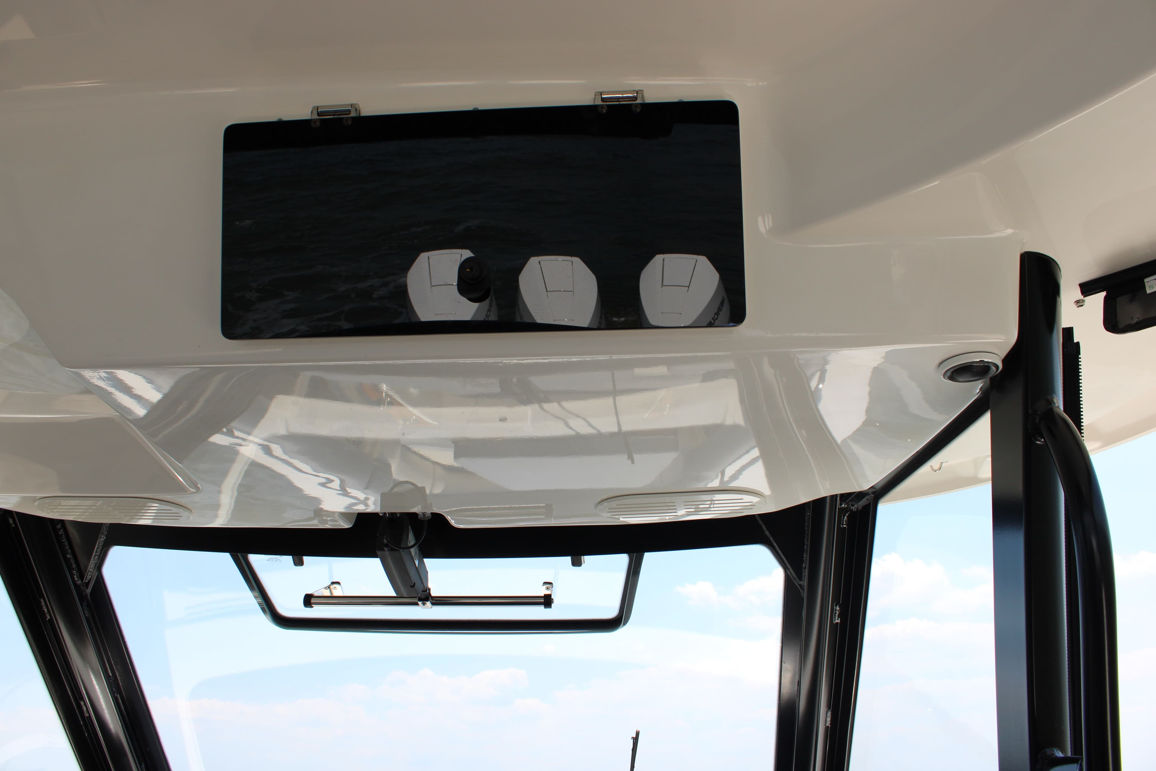 2026 Boston Whaler 350 Realm - 54