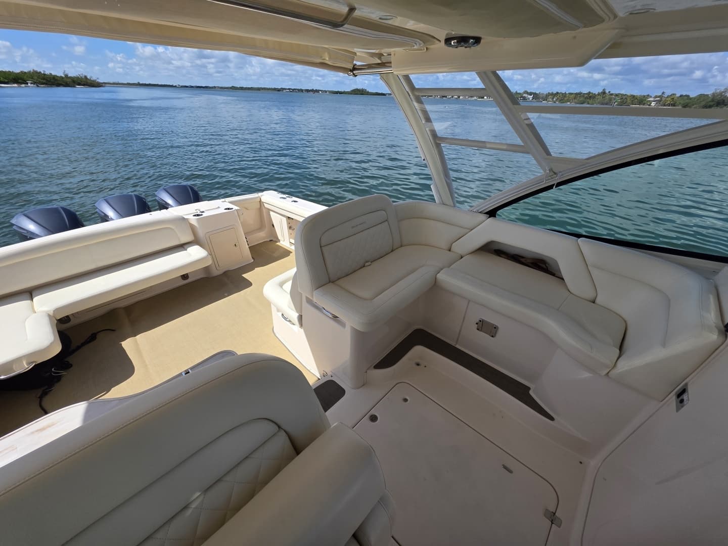 2019 Grady-White Freedom 375 - Image 15
