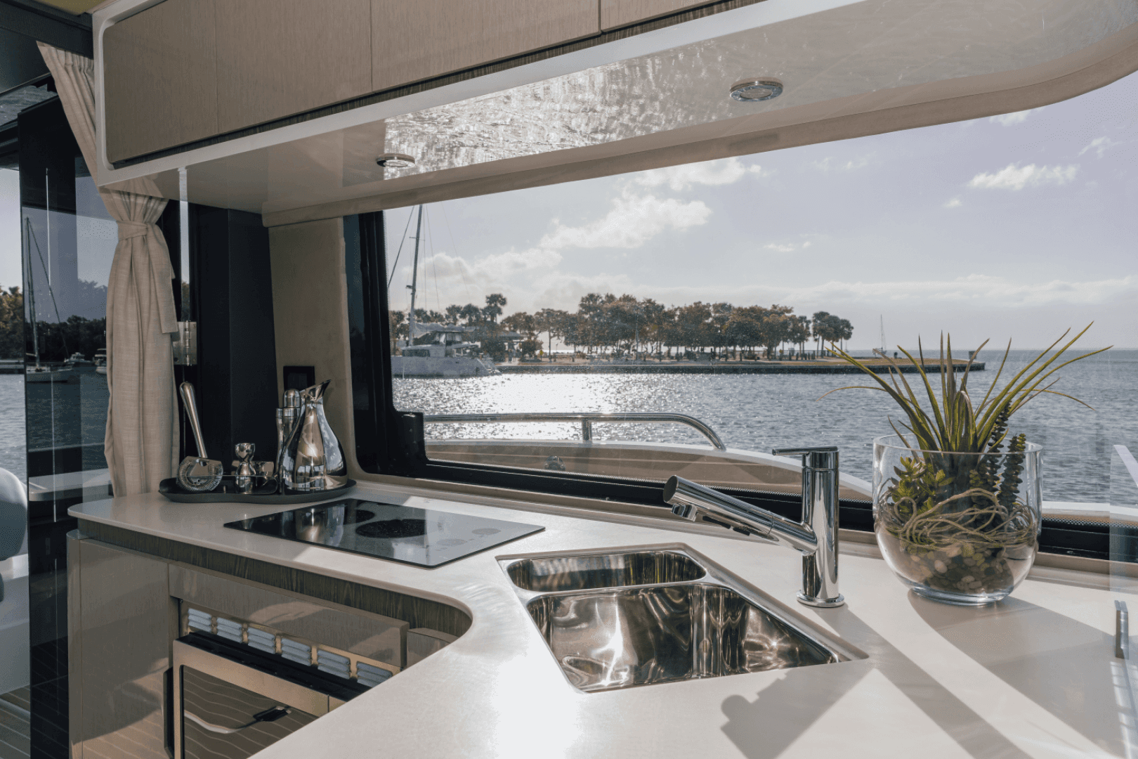 2026 Cruisers Yachts 57 FLY - Image 79