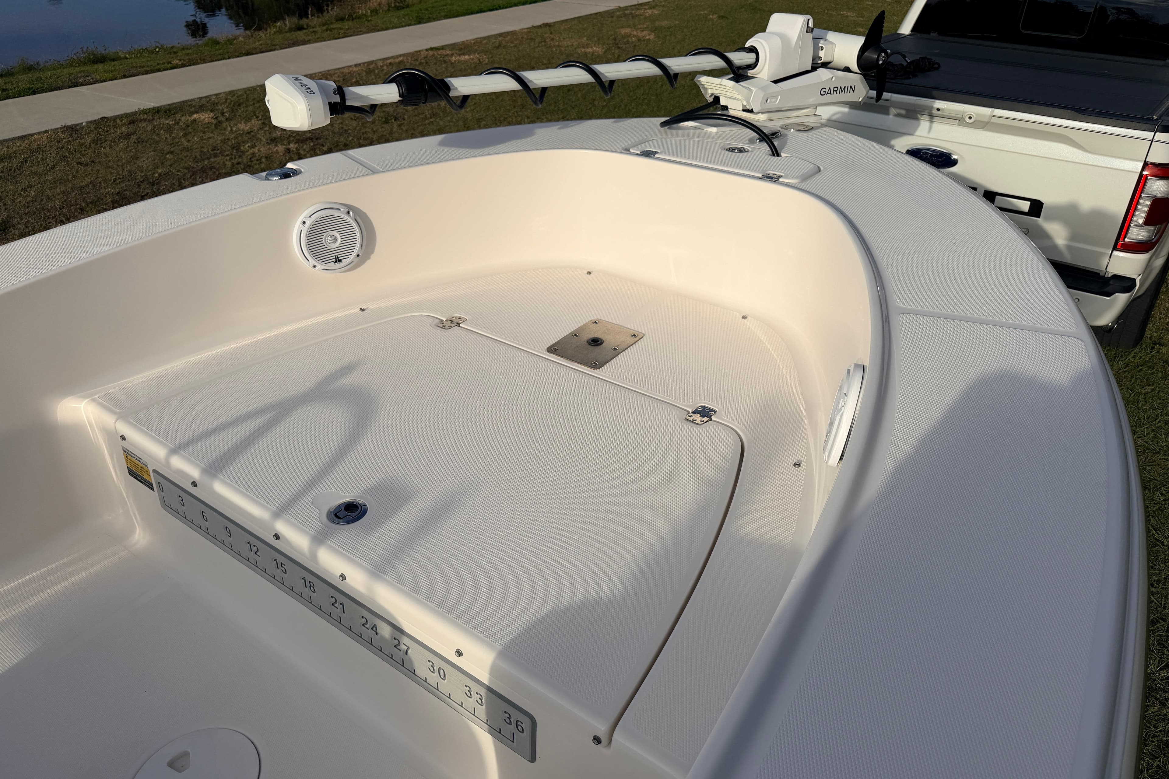 2015 Pioneer 186 Cape Island boat deck with Garmin equipment and measurement scale.