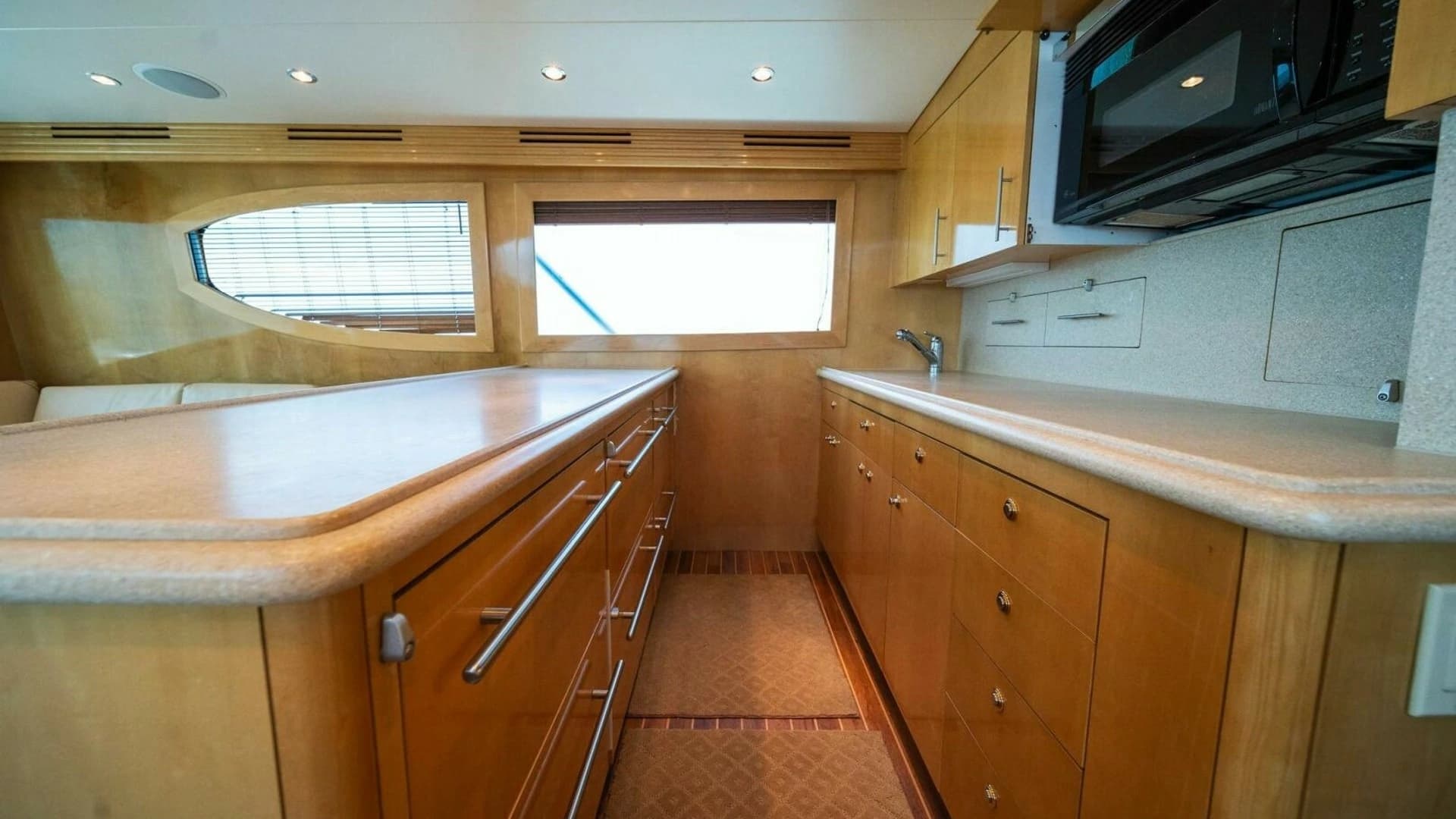 2003 Hatteras 54 Convertible - Image 15
