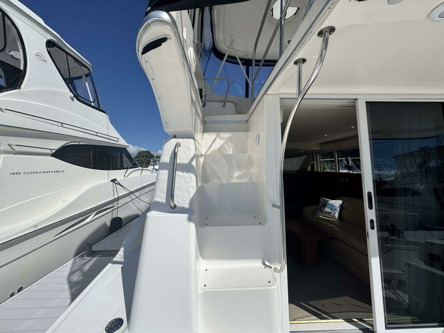 2003 Silverton 42 Convertible - Image 16