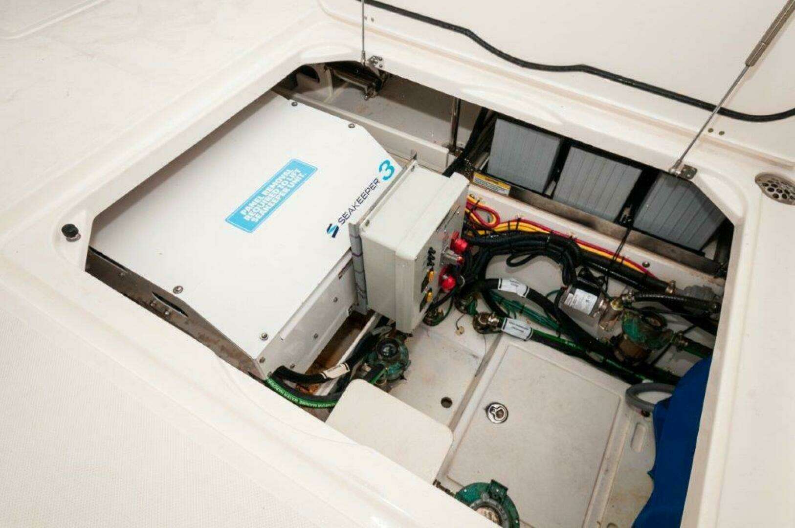 2023 Pursuit DC 365 Dual Console - Image 31