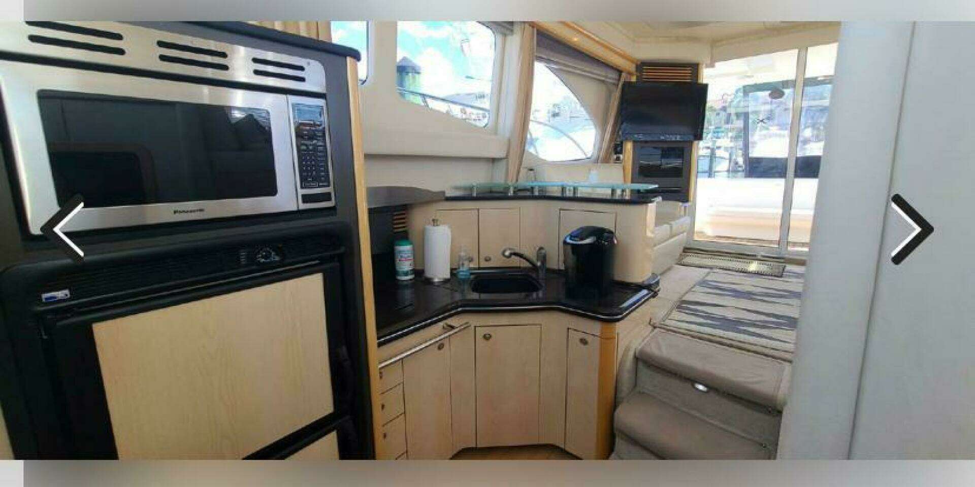2004 Sea Ray 42 Sedan Bridge - Image 12