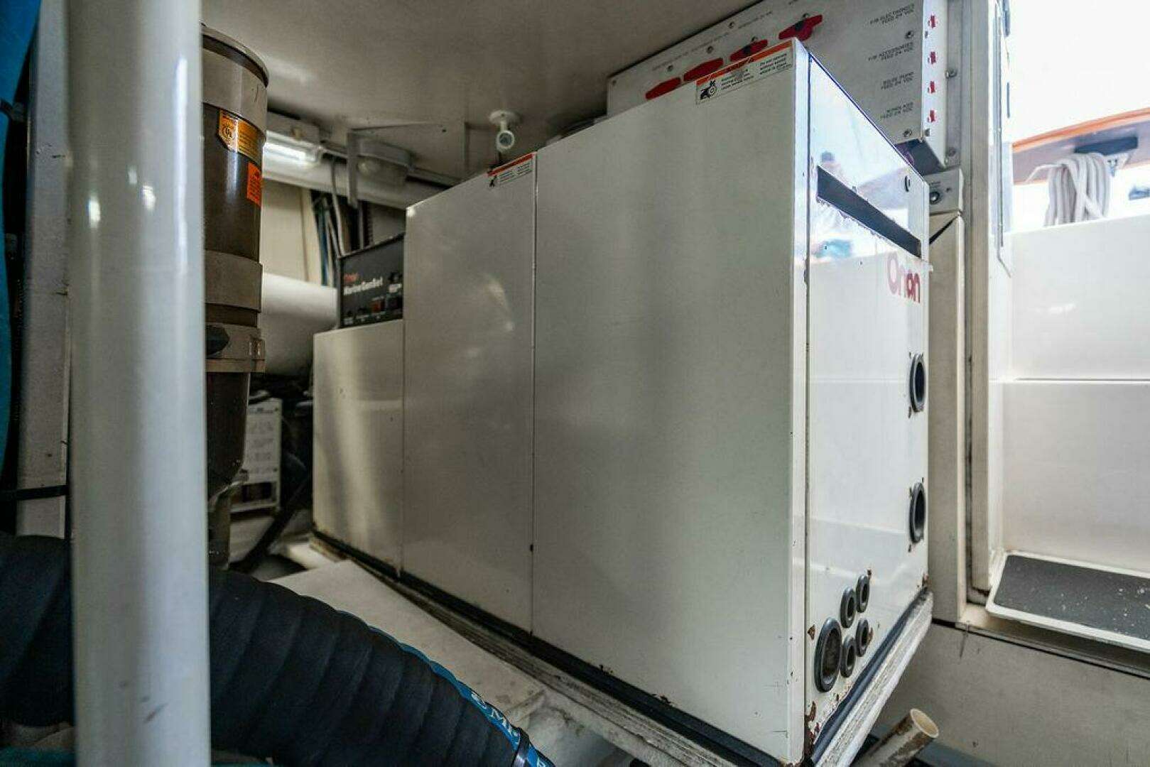 1999 Viking 55 Convertible - Image 129