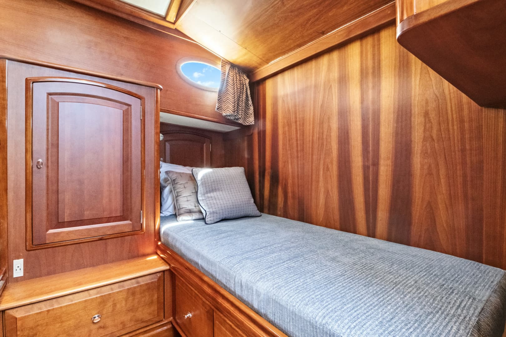 2007 Hinckley TALARIA 55MY - Image 54