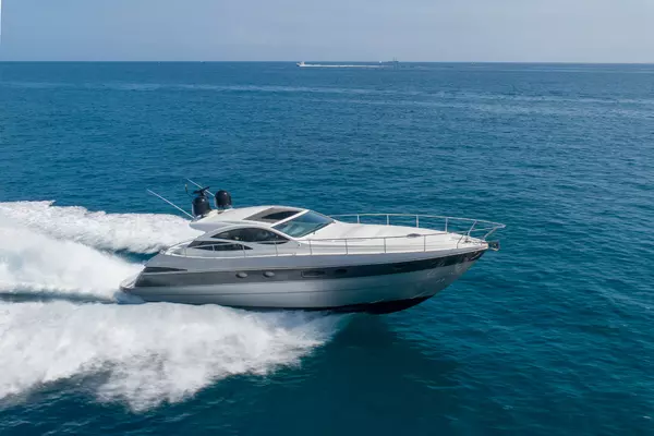2004 Pershing Express - Image 1
