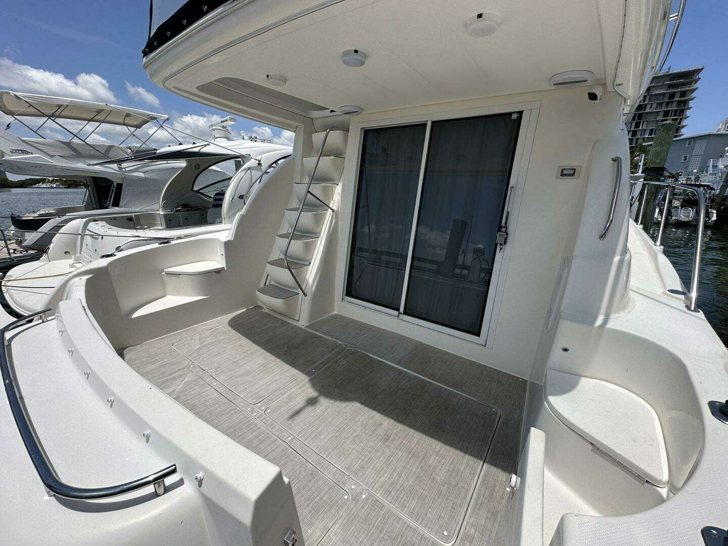 2007 Meridian 411 Sedan Bridge - Image 8