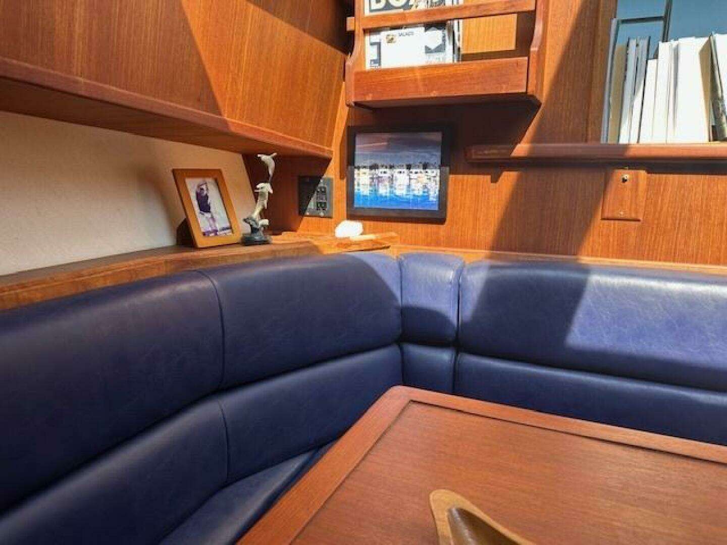 1988 Viking 45 Convertible - Image 17
