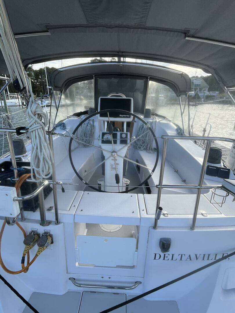 2017 Catalina 355 - Image 5
