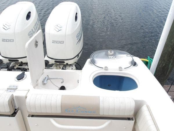 2019 Sea Chaser 27 HFC boat with dual Suzuki 200 engines and fishing amenities.