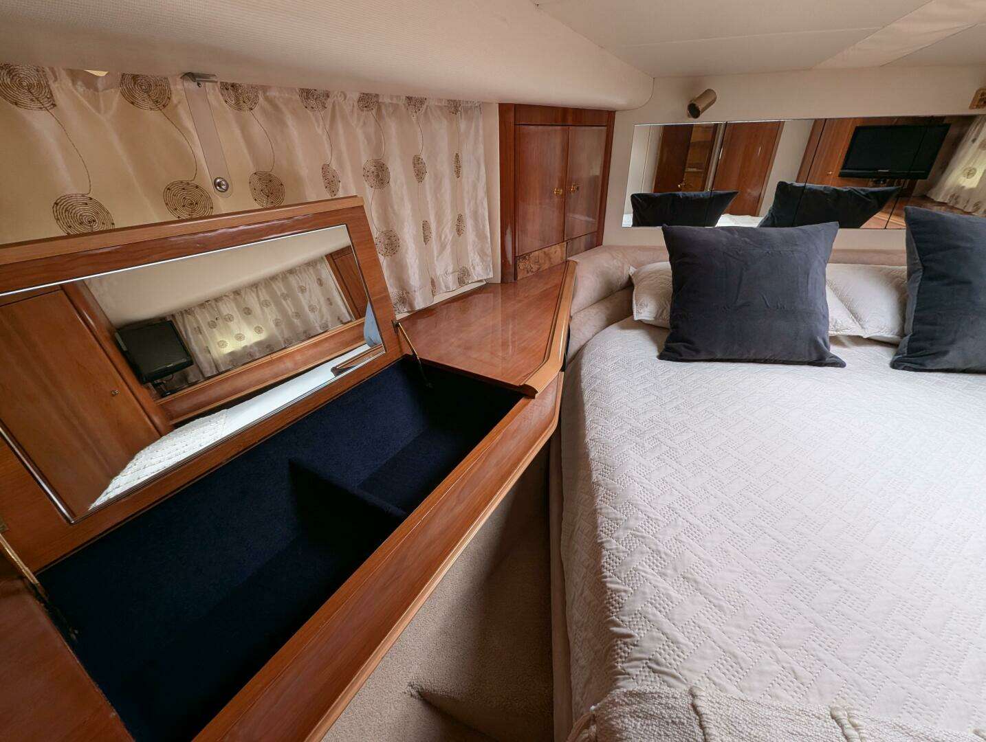 1998 Viking Princess Sport Cruiser - Image 48