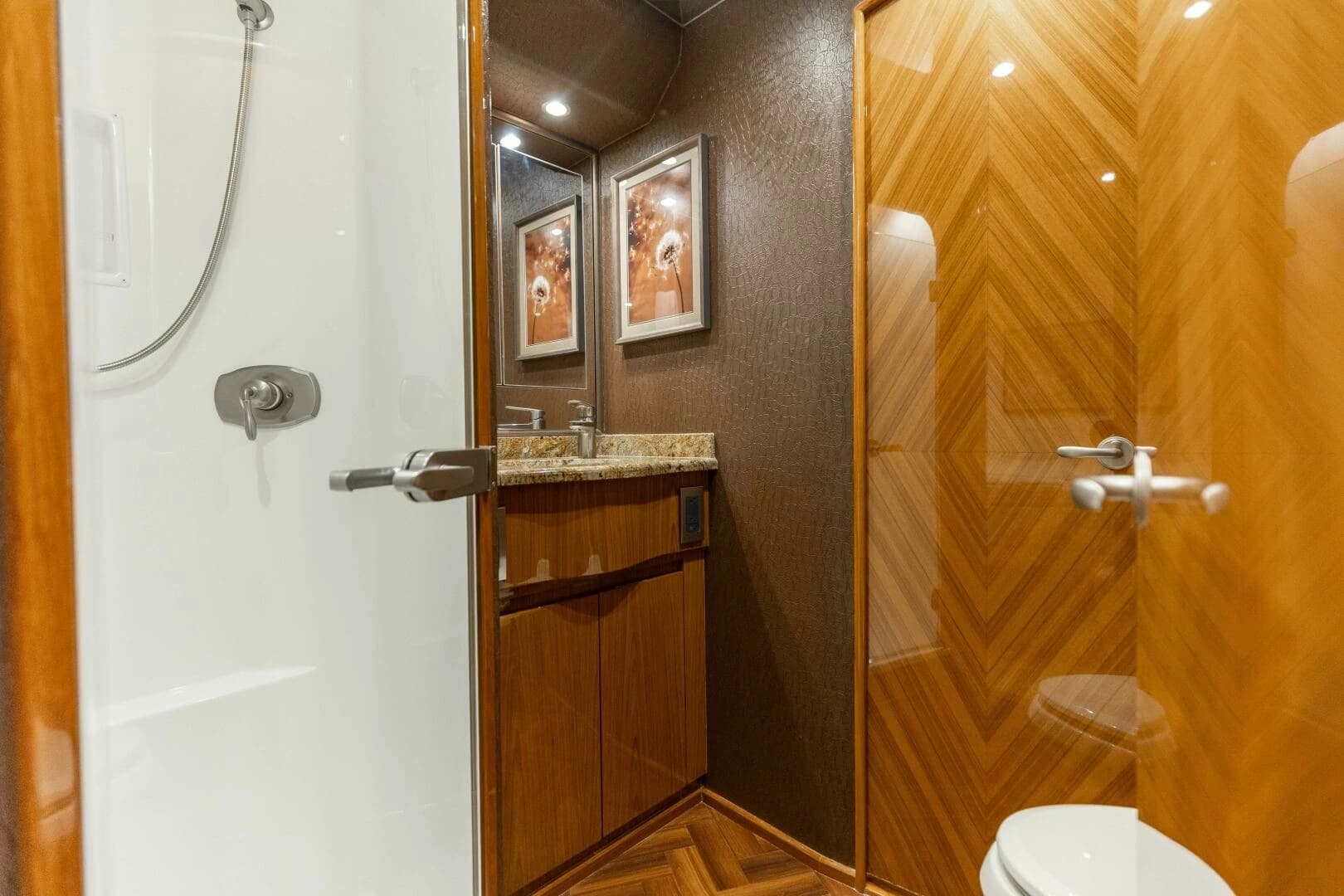 2013 Viking 76 Convertible - Image 43