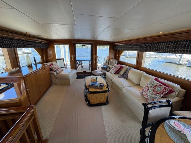 2002 Hatteras 75 My - Image 13
