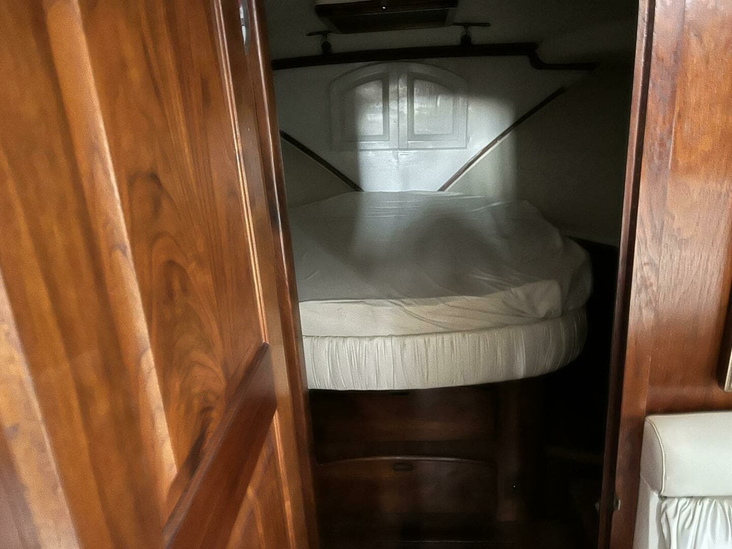 1987 Californian 42 Motor Yacht - Image 10