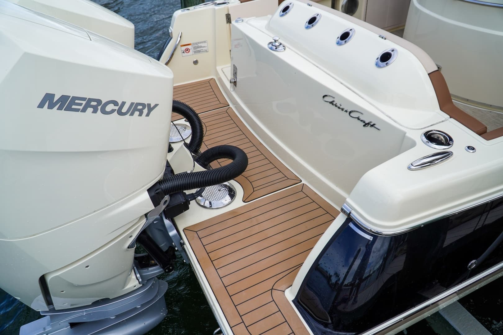 2026 Chris-Craft 31 Catalina - Image 39