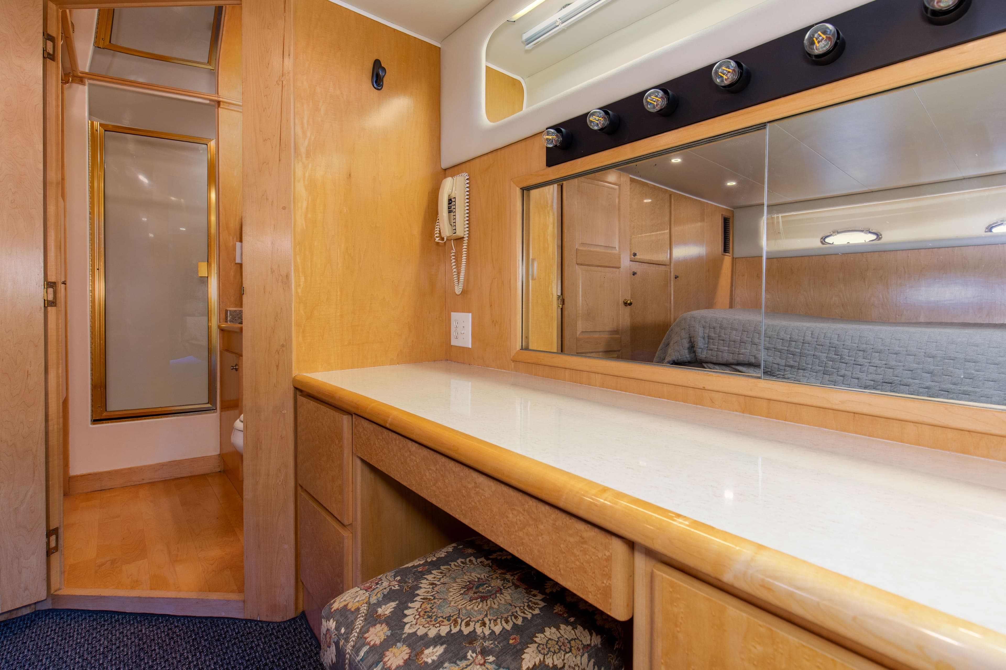 1997 Navigator 5600 Sundance Pilothouse - 92