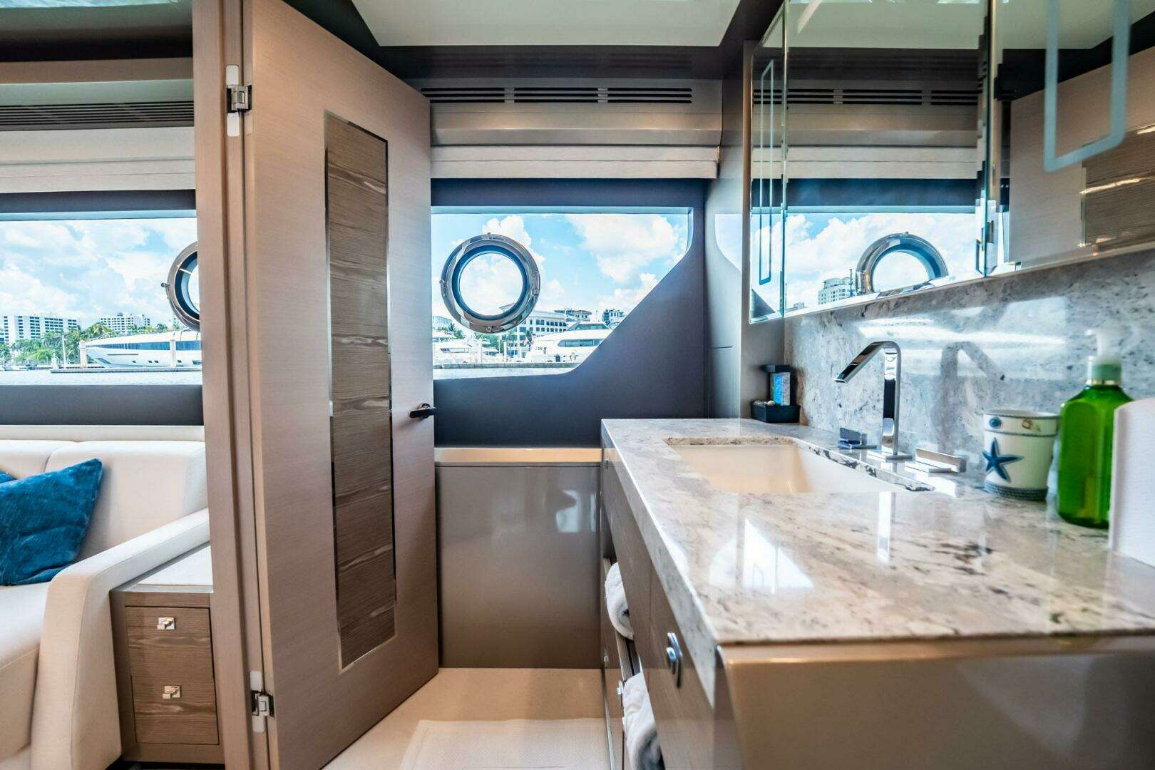 2021 Ocean Alexander 27 Explorer - Image 40