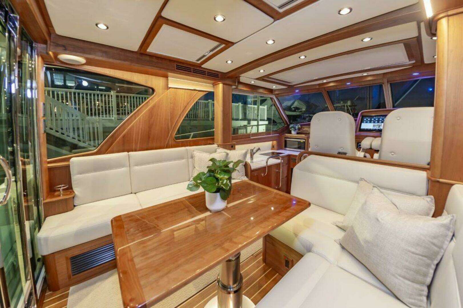 2026 Sabre 43 Salon Express - Image 18