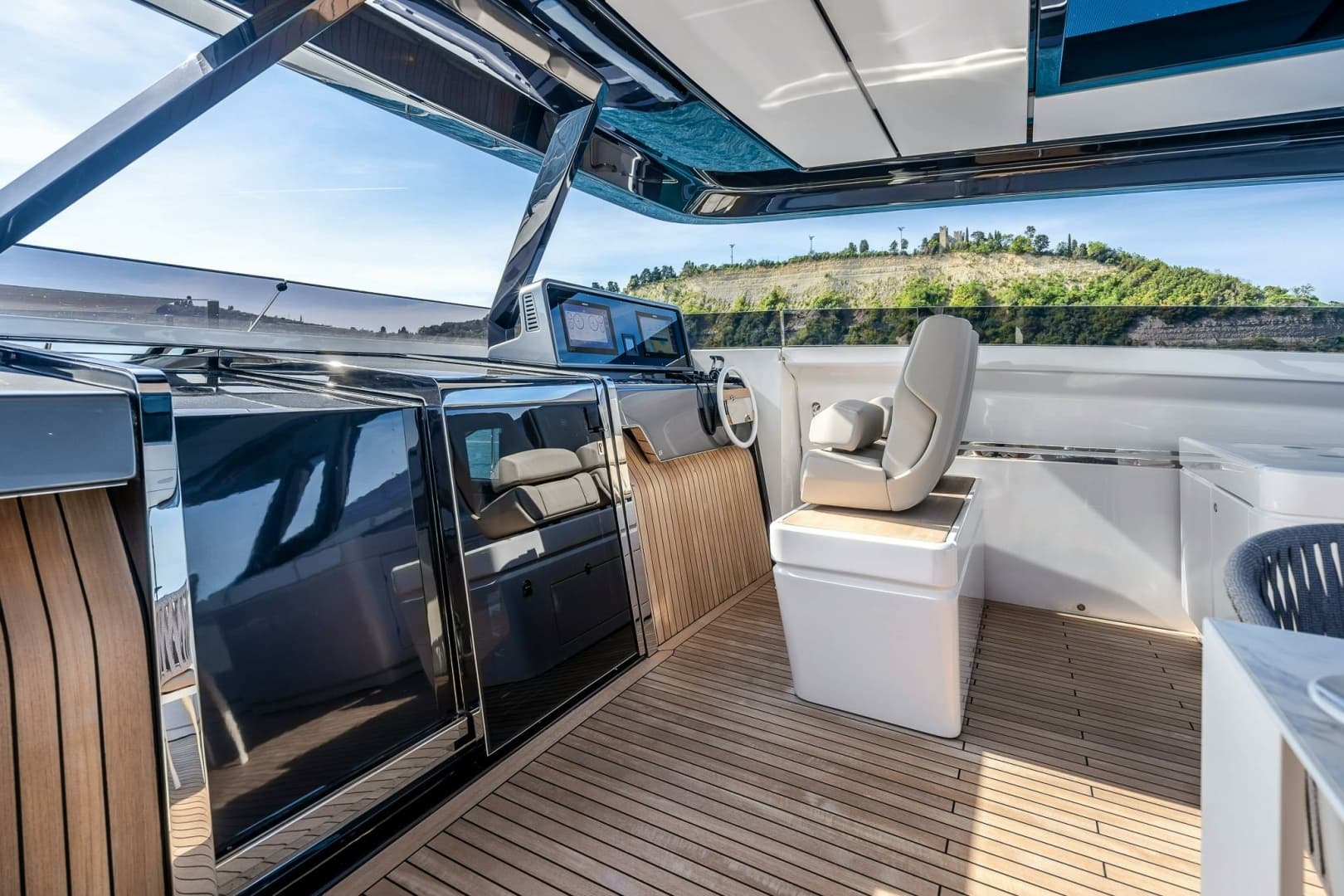 2023 Ferretti Yachts Ferretti 1000 - Image 9