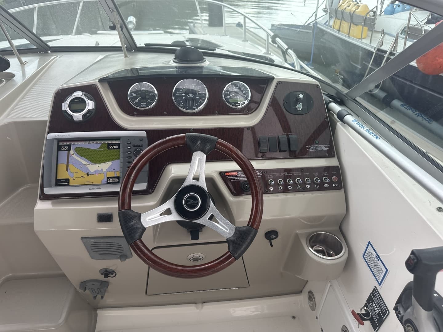 2011 Sea Ray 260 Sundancer - Image 5