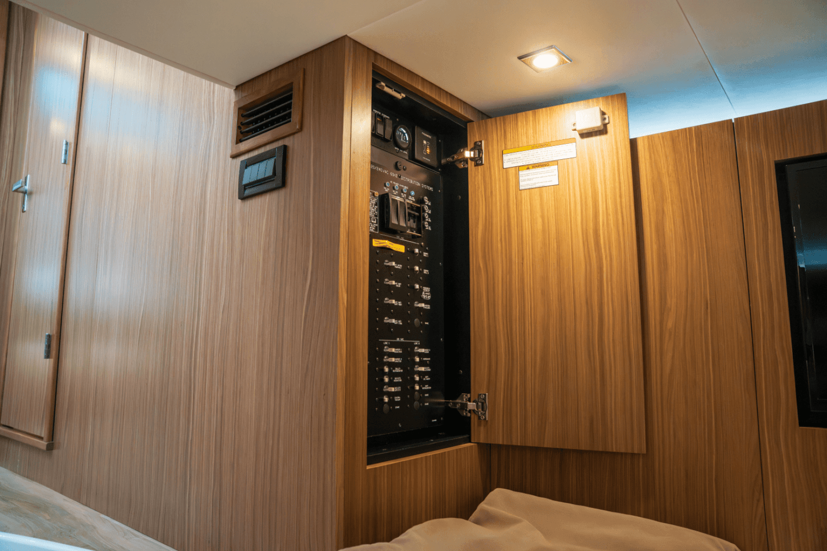 2026 Cruisers Yachts 50GLS OB - Image 36