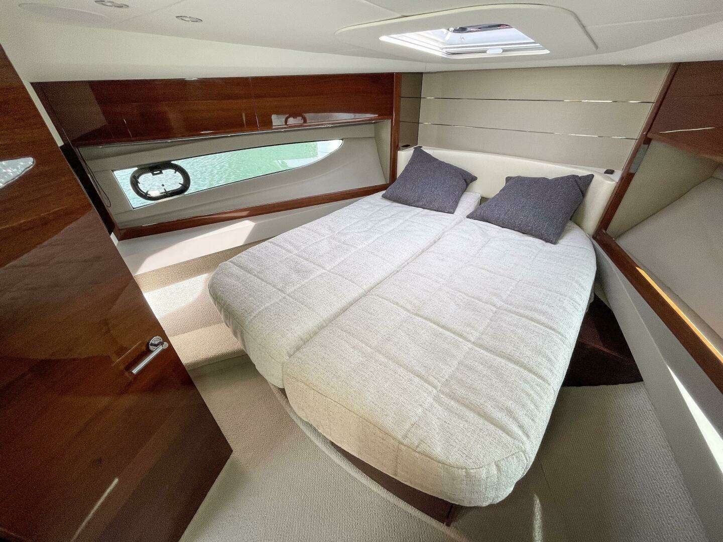2022 Princess V50 - Image 20
