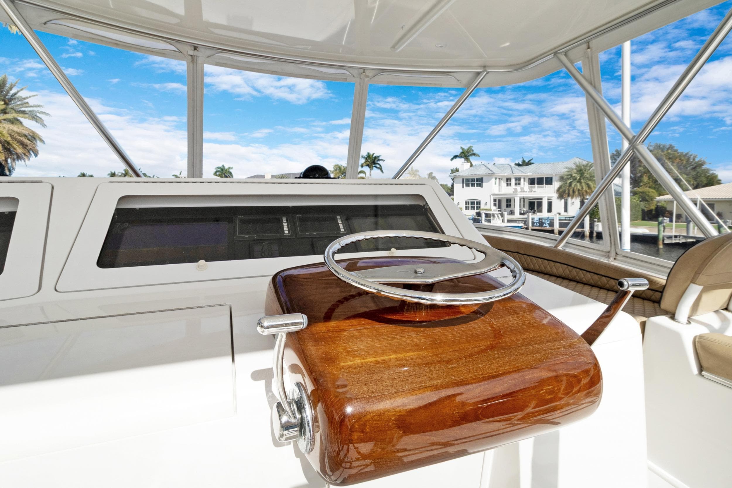 Helm pod with bow thruster in controls