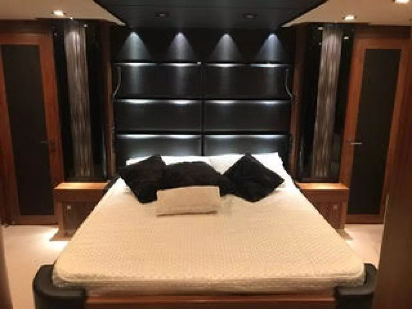 2012 Sunseeker Yacht - Image 17
