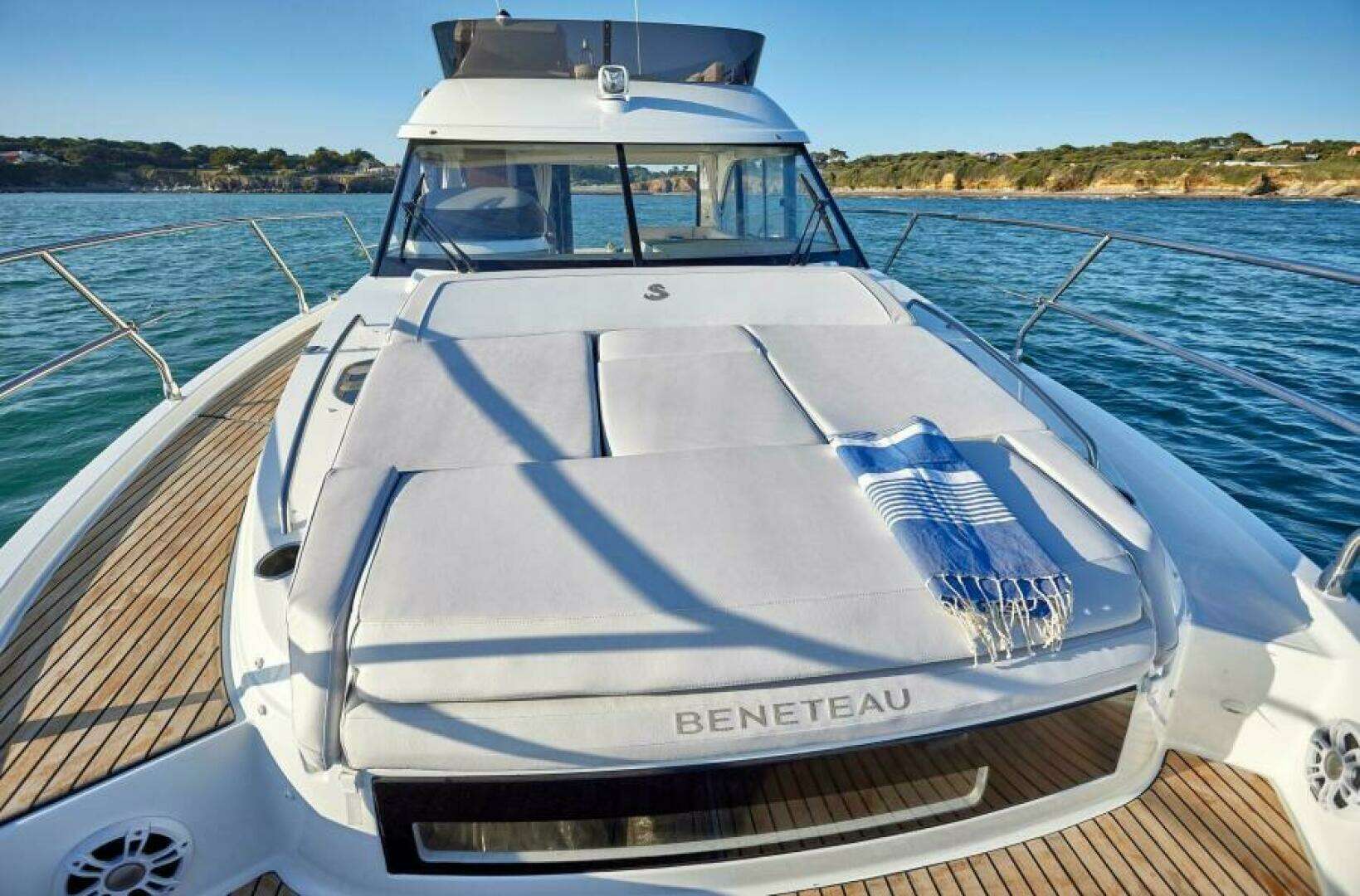 2027 Beneteau Antares 12 Fly - Image 12