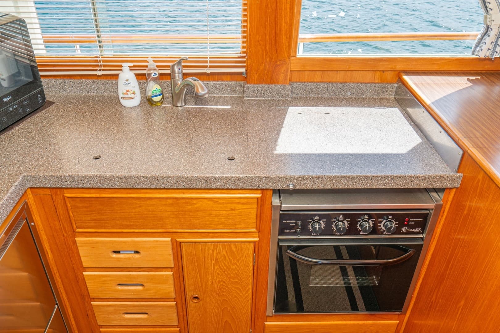 1987 Grand Banks 47 motoryacht - Image 41