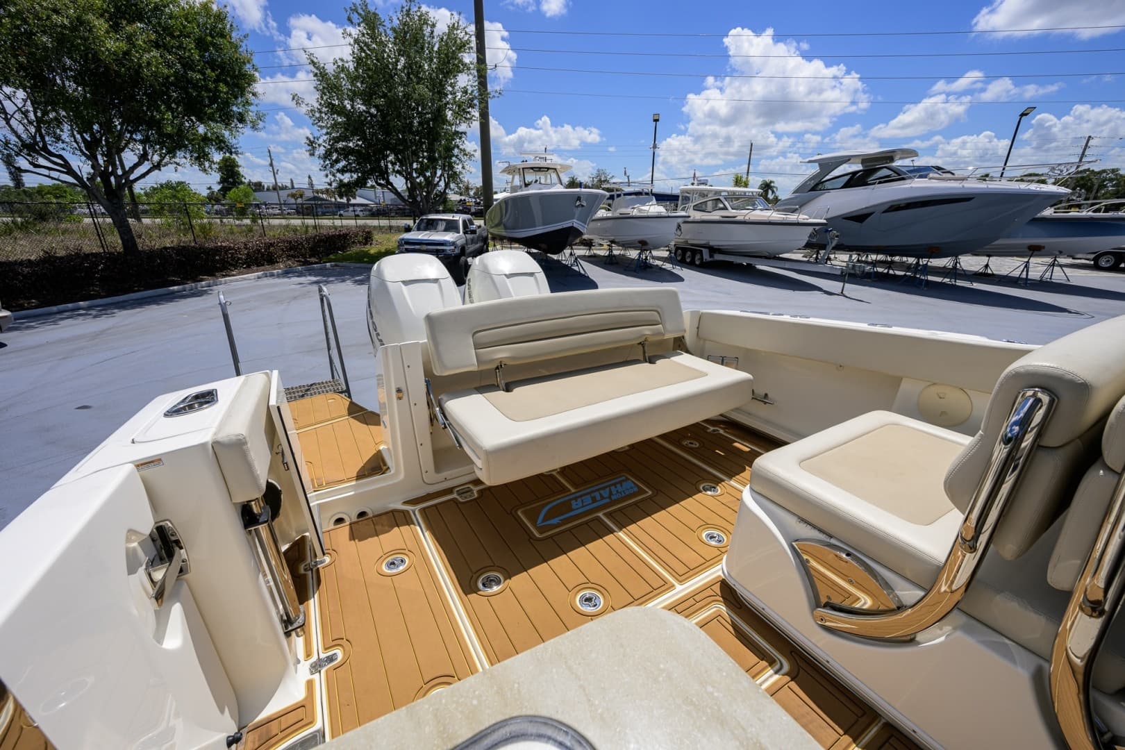 2023 Boston Whaler Vantage - Image 23