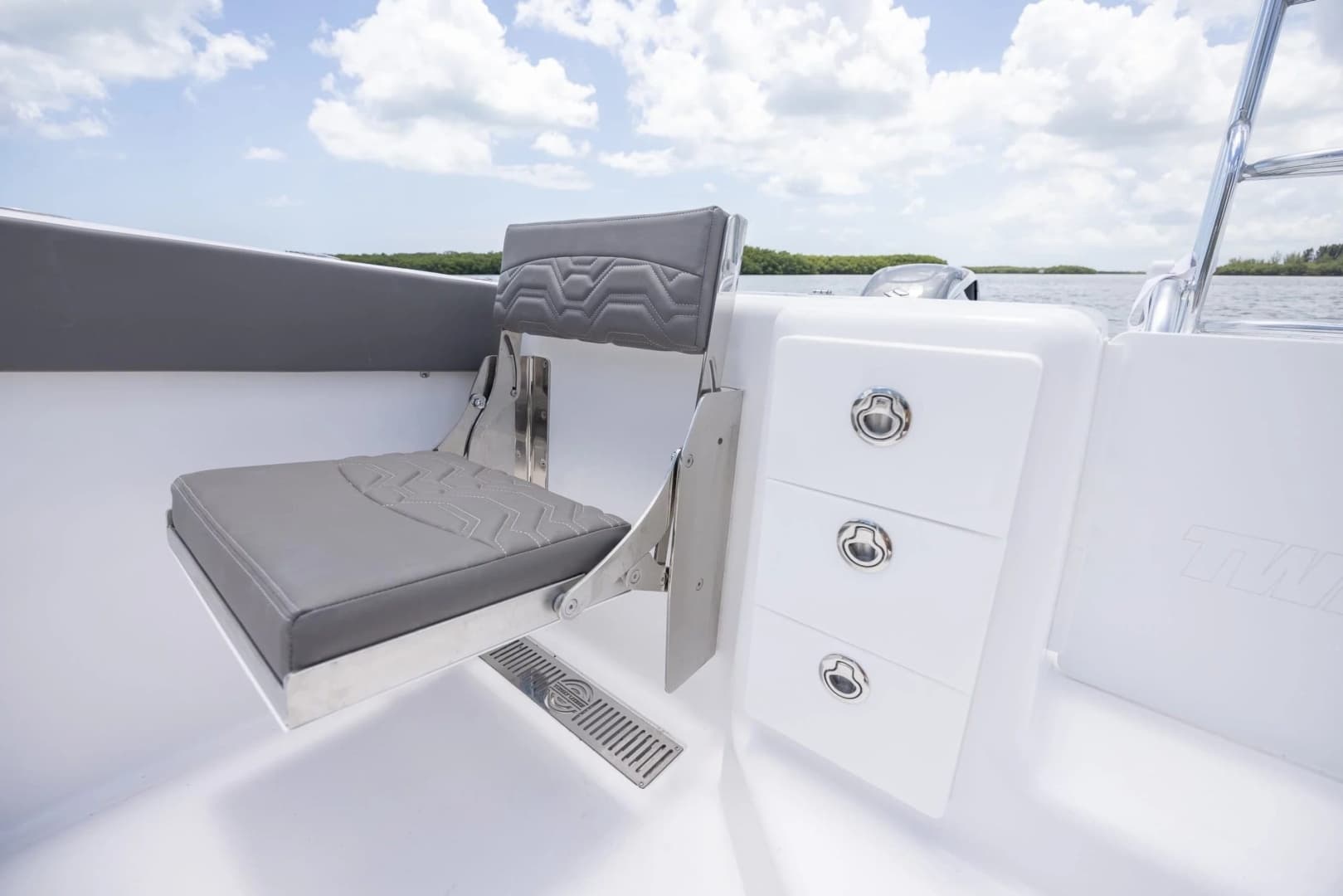 2026 Twin Vee 340 GFX CC - Image 14