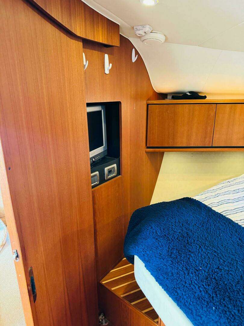 2007 Tiara Yachts 3900 Sovran - Image 18